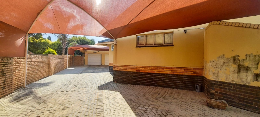 4 Bedroom Property for Sale in Roosheuwel North West